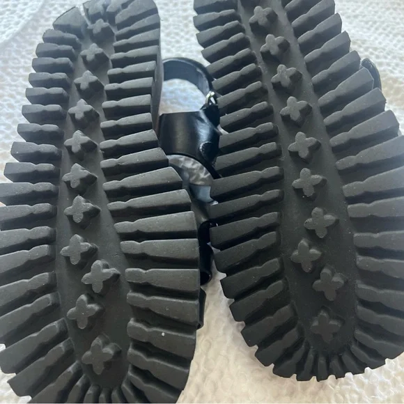 Labucq Black Chunky Platform Sandals - Picture 2 of 5